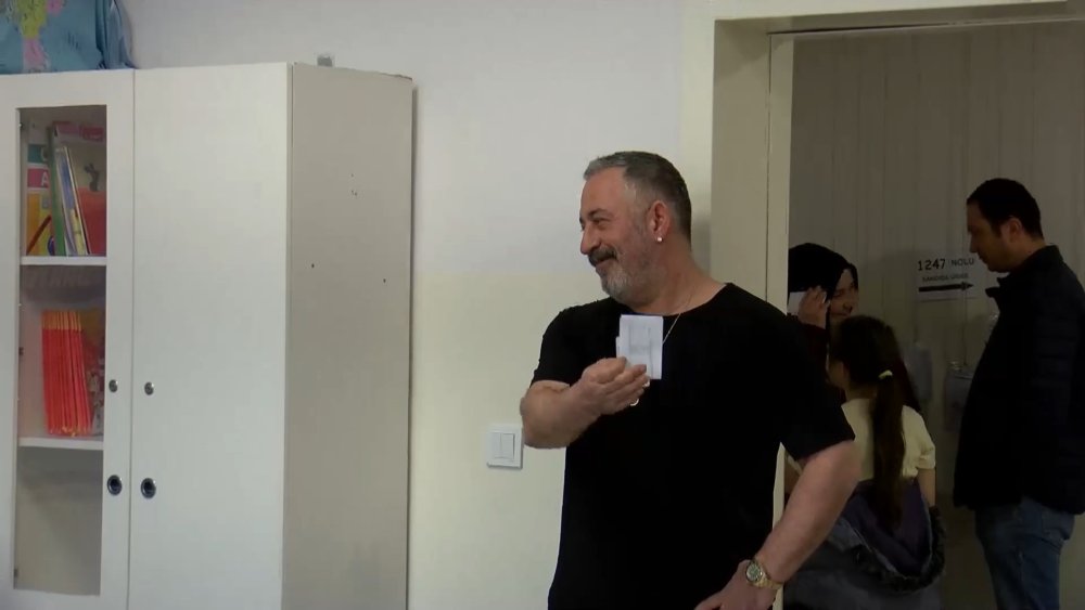 Ünlüler sandık başında!