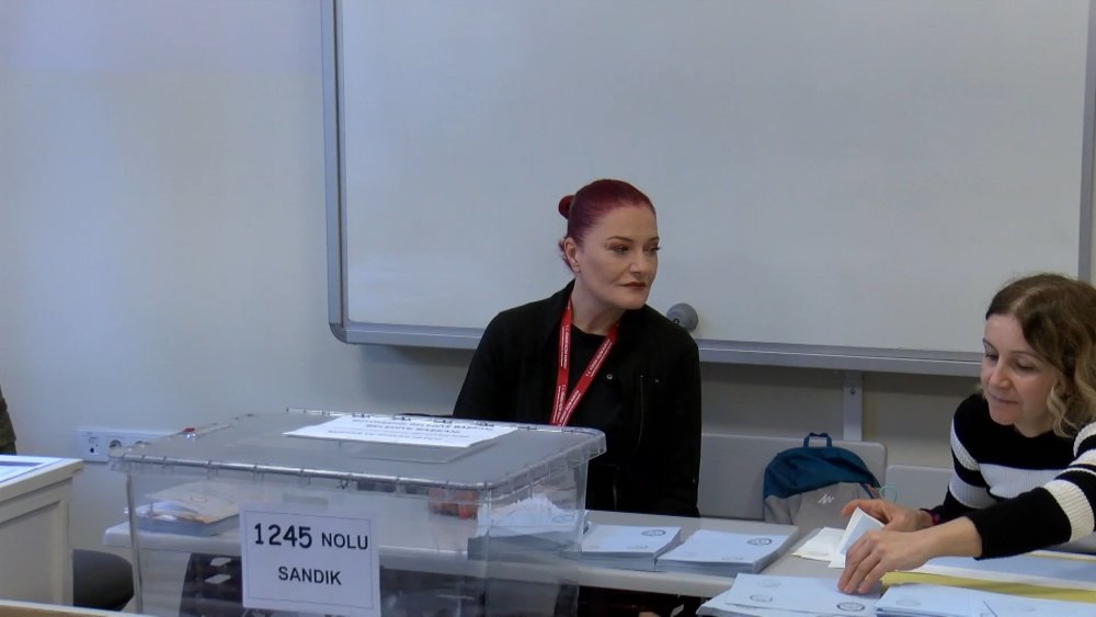 Ünlüler sandık başında!