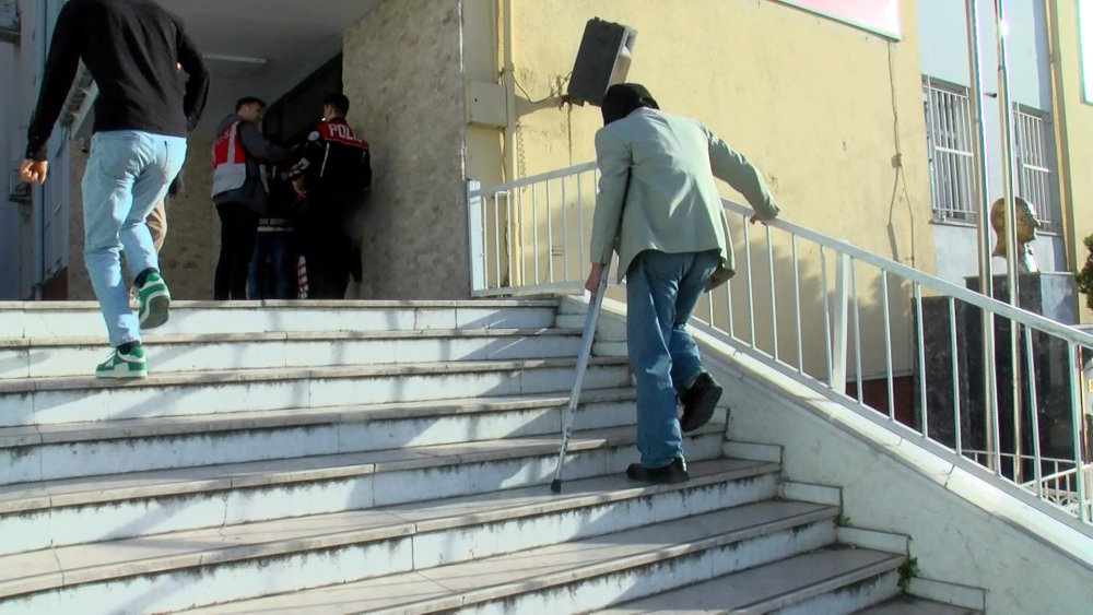 Yaşlı ve engellilerin zorlu seçim yolu...