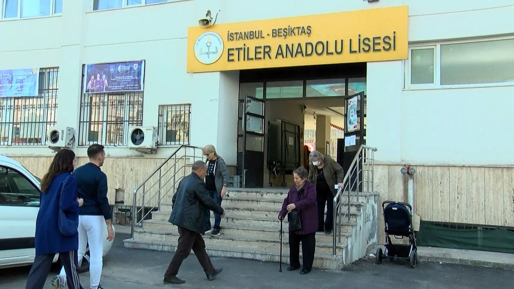 Yaşlı ve engellilerin zorlu seçim yolu...