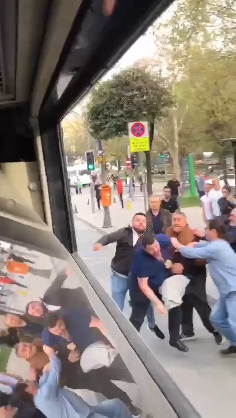 İETT otobüsünde yolcu ile şoför kavga etti!