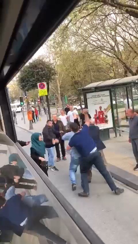 İETT otobüsünde yolcu ile şoför kavga etti!