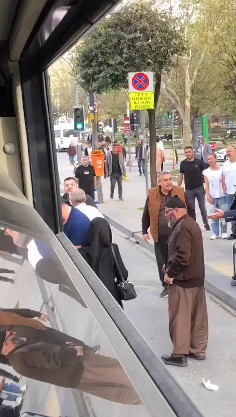İETT otobüsünde yolcu ile şoför kavga etti!