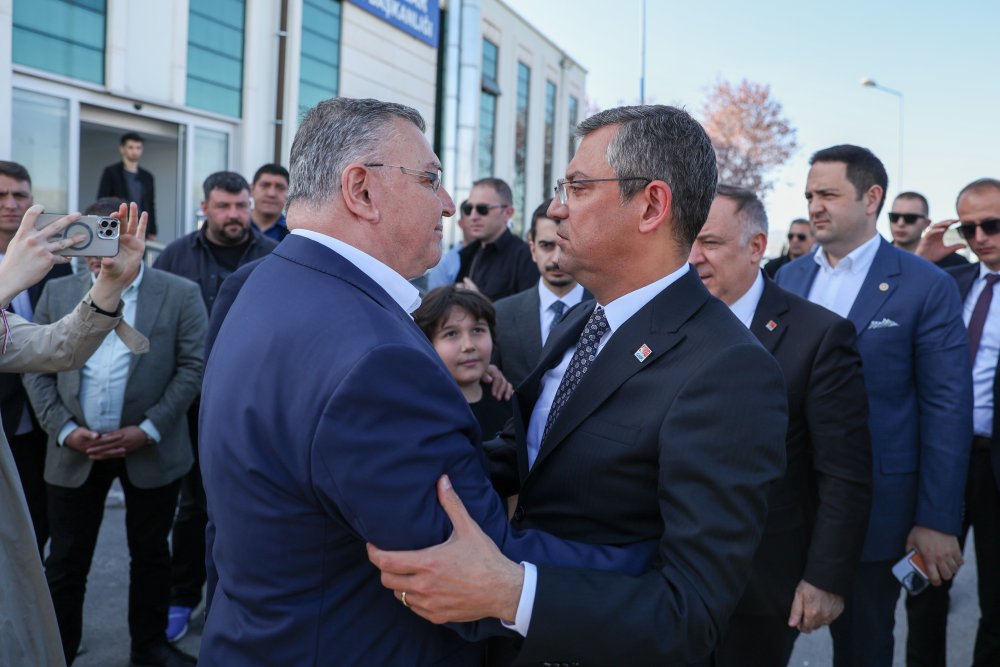 Özel, Siyamoğlu'nun kayınpederinin cenaze törenine katıldı