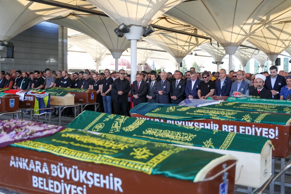 Özel, Siyamoğlu'nun kayınpederinin cenaze törenine katıldı