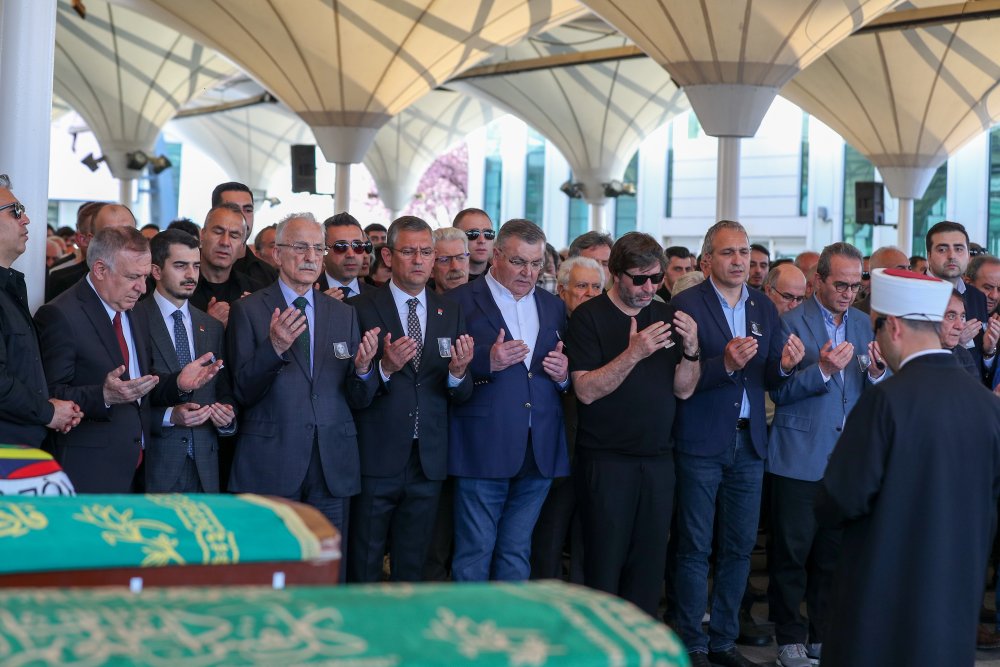 Özel, Siyamoğlu'nun kayınpederinin cenaze törenine katıldı