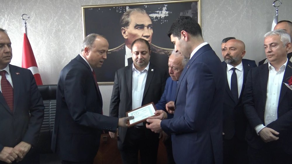 Avcılar Belediye Başkanı Utku Caner Çaykara görevi devraldı