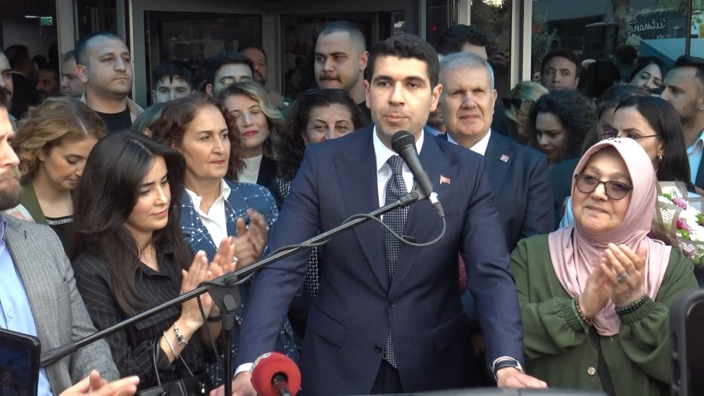 Avcılar Belediye Başkanı Utku Caner Çaykara görevi devraldı