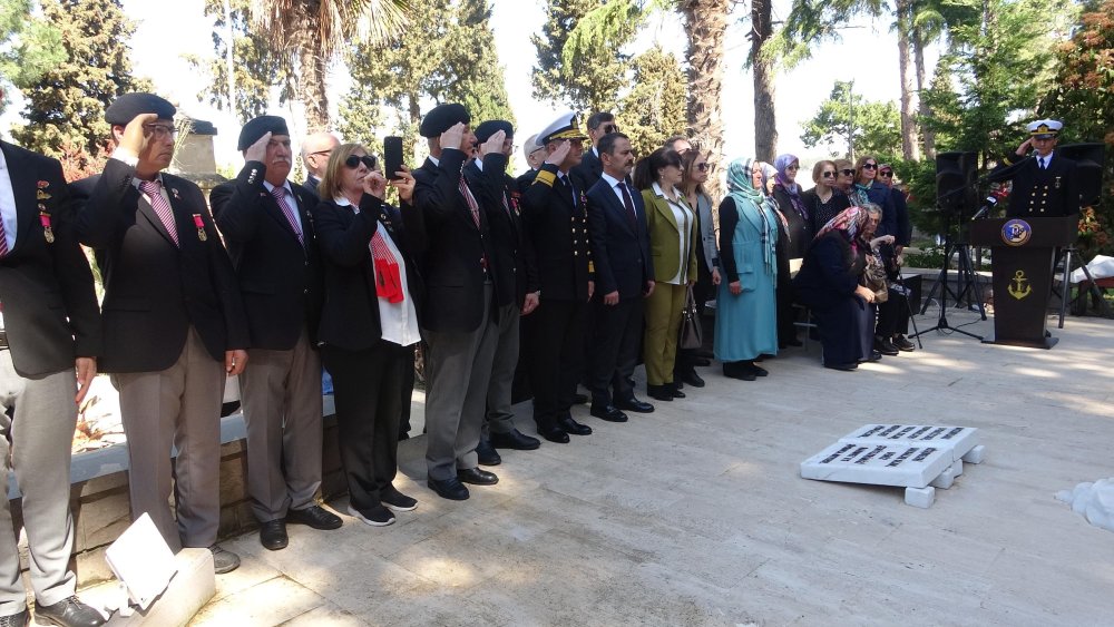 Dumlupınar Denizaltısı şehitleri anıldı