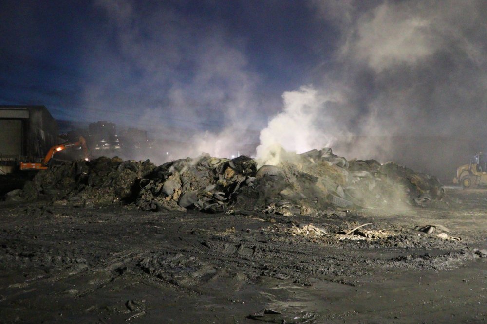 Hurdacılar sitesinde yangın 16 saat sonra kontrol altına alındı