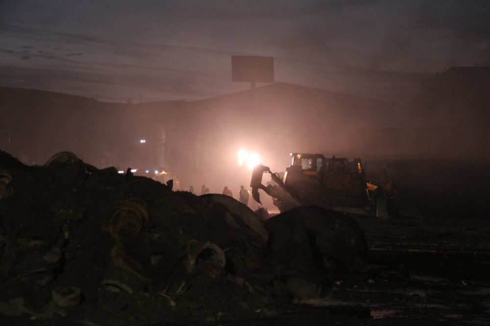 Hurdacılar sitesinde yangın 16 saat sonra kontrol altına alındı