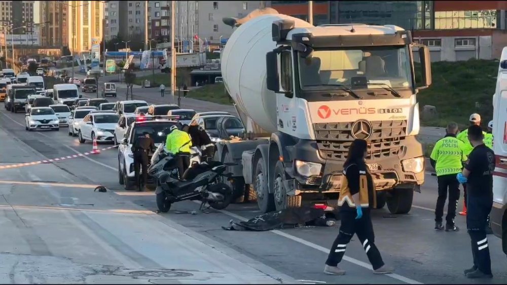 İstanbul Esenyurt'ta iki motosikletli kaldırımda çarpıştı: Ölü ve yaralılar var!