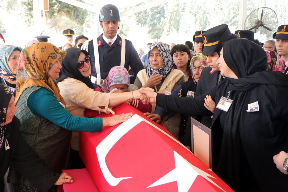 Kaza şehidi astsubaya acı veda: Gözyaşları sel oldu