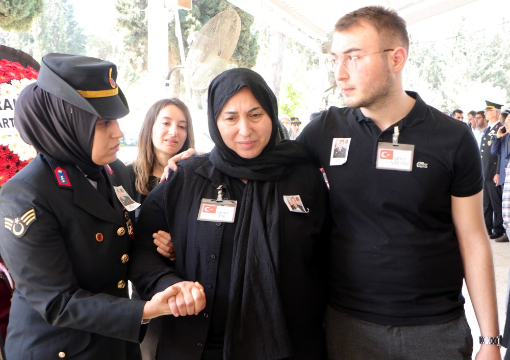 Kaza şehidi astsubaya acı veda: Gözyaşları sel oldu