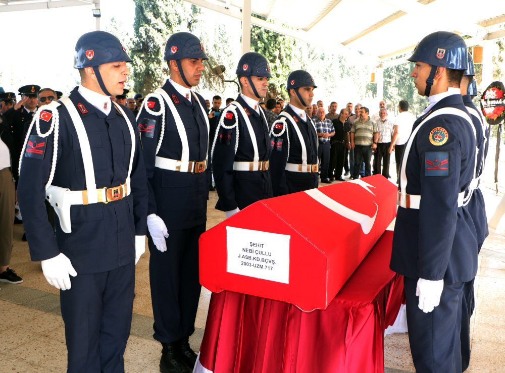 Kaza şehidi astsubaya acı veda: Gözyaşları sel oldu