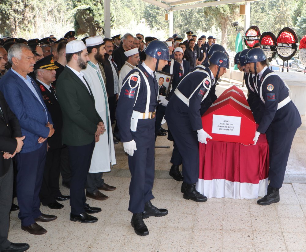 Kaza şehidi astsubaya acı veda: Gözyaşları sel oldu