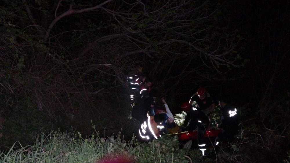 Manzara keyfi yaparken istinat duvarından düştü