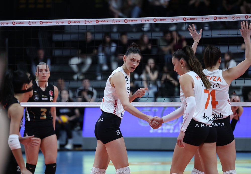 Sultanlar Ligi’nde finalin adı: Fenerbahçe Opet – Eczacıbaşı Dynavit