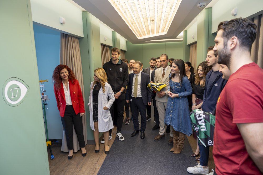 Ünlü basketbolculardan anlamlı ziyaret