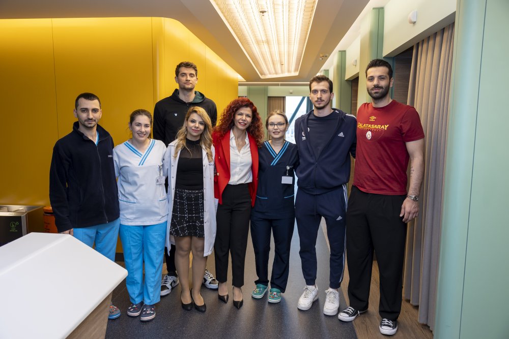 Ünlü basketbolculardan anlamlı ziyaret