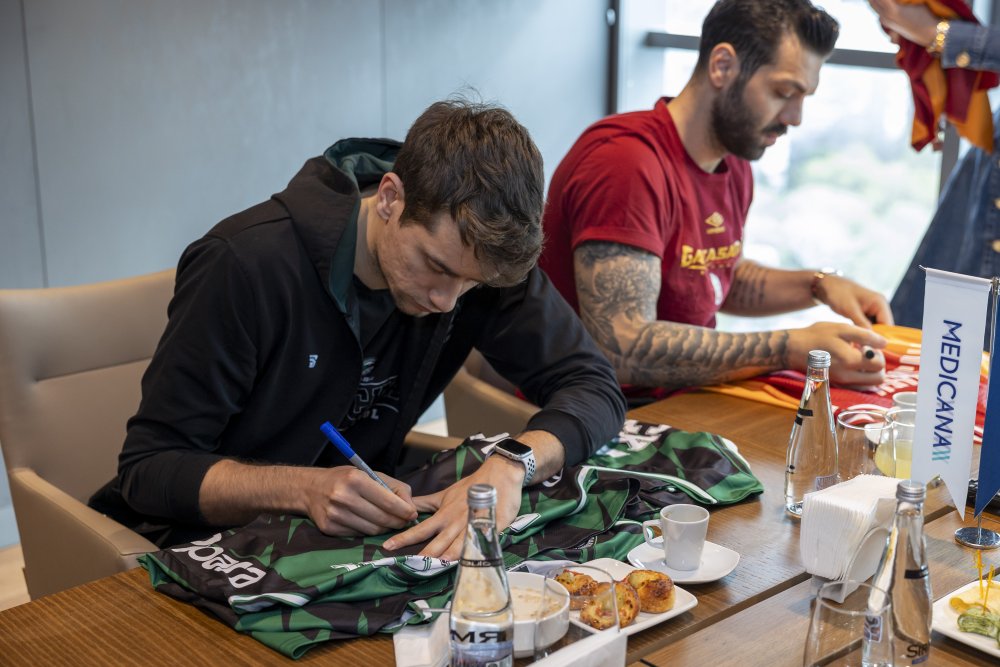 Ünlü basketbolculardan anlamlı ziyaret