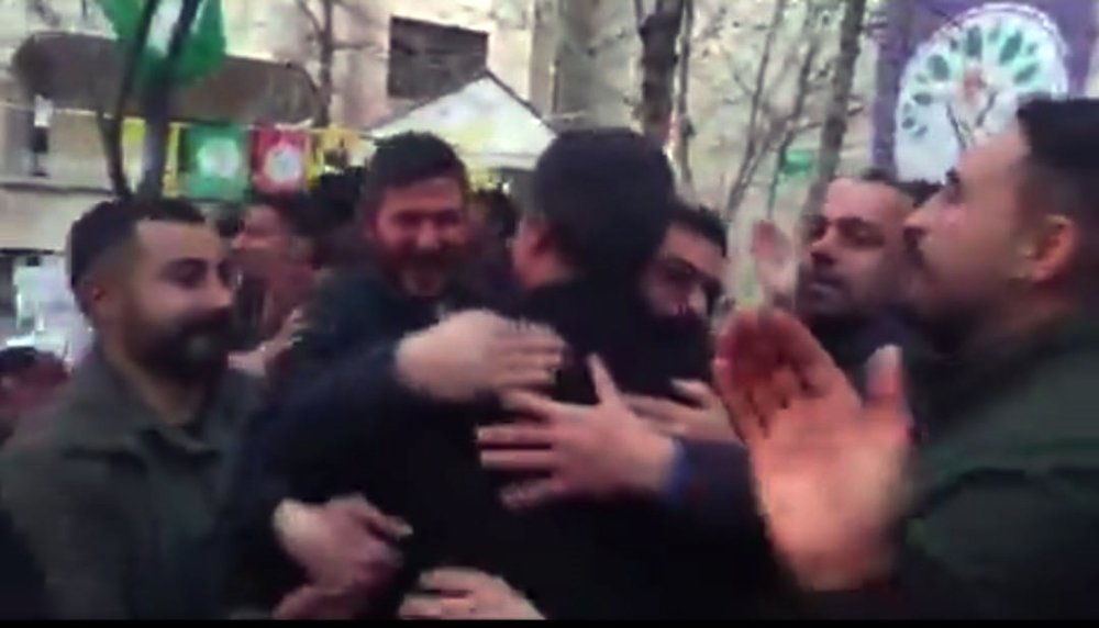 YSK kararını öğrenen Abdullah Zeydan'ın mazbata sevinci böyle görüntülendi