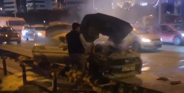 Lüks otomobil alevlere teslim oldu