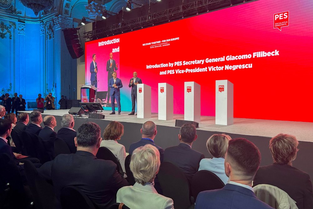 Özgür Özel'in seçimlerin ardından ilk yurt dışı seyahati Bükreş'e: 'Çok önemli bir zafer elde ettiler'