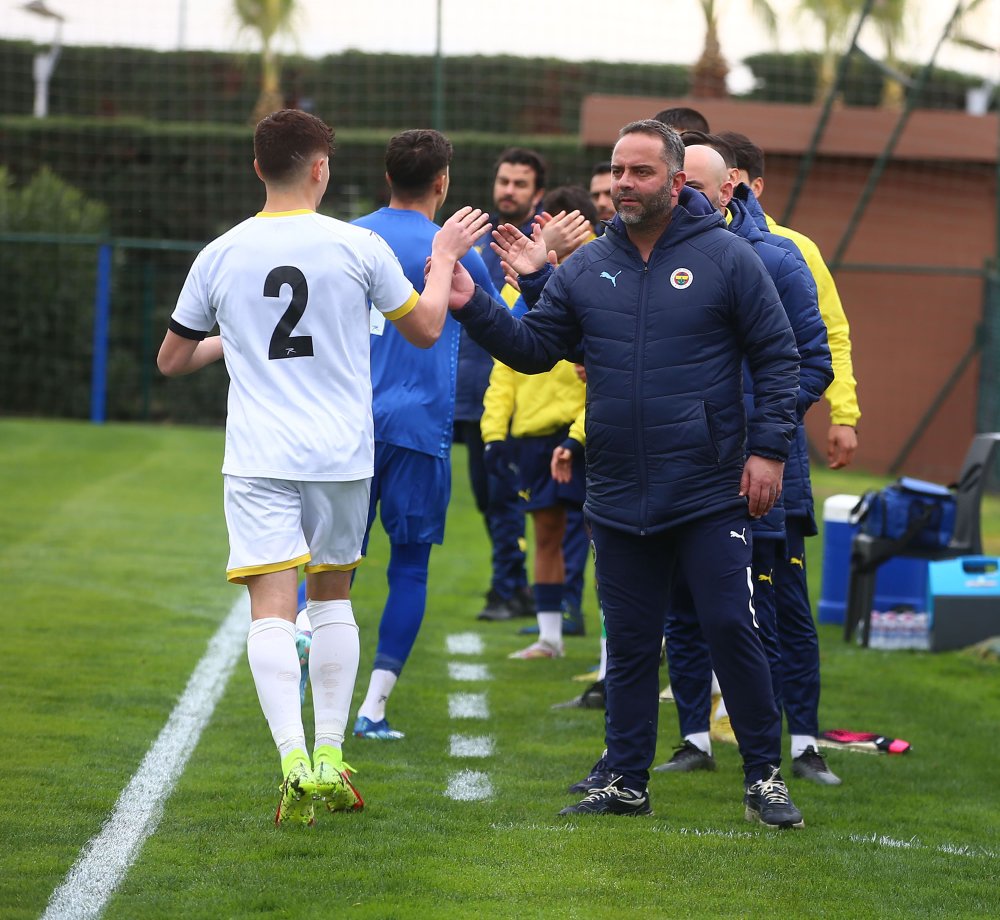 Ali Koç'un da izlediği maçta Fenerbahçe U19 Takımı, Giresunspor'u 4-1 mağlup etti