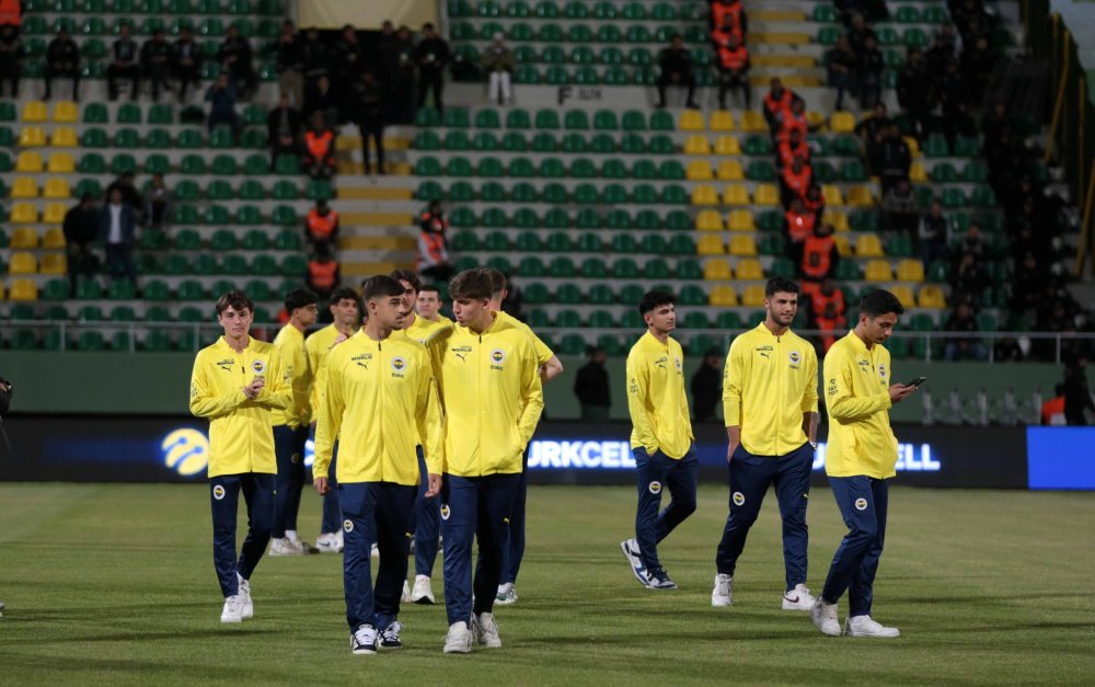 Fenerbahçe U19 Takımı sahaya çıktı
