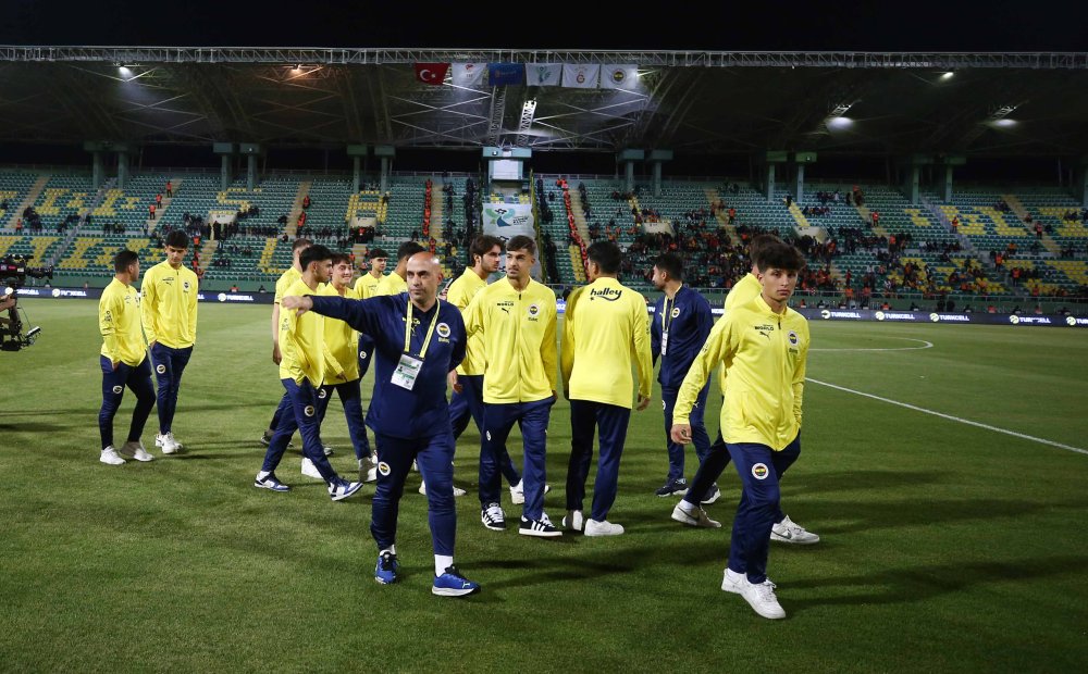 Fenerbahçe U19 Takımı sahaya çıktı