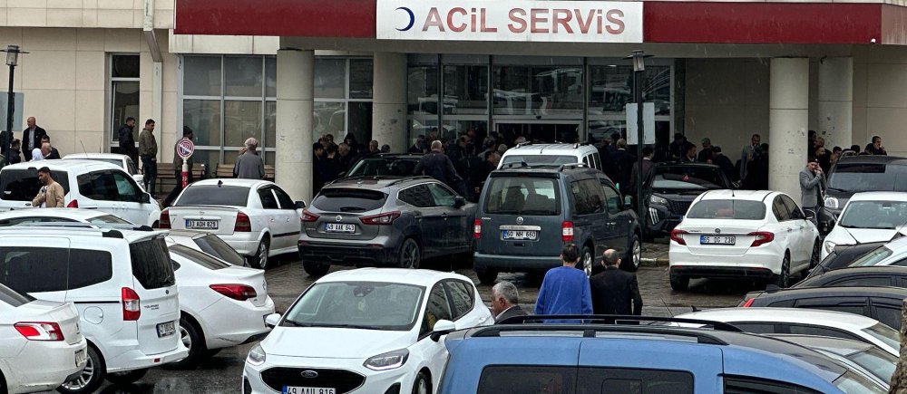 Baba ve oğulları köy muhtarını canına kıydı