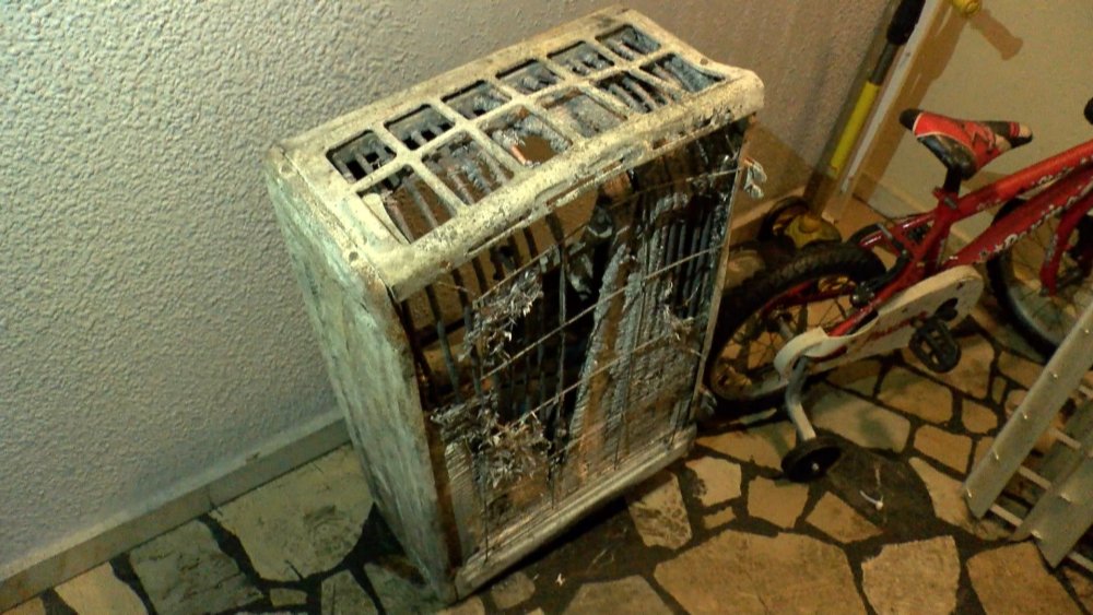 Gece kulübü yangınında hasar gören binanın içi görüntülendi