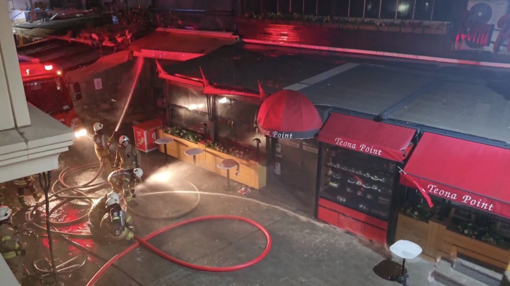 Üsküdar'da kafe alev alev yandı