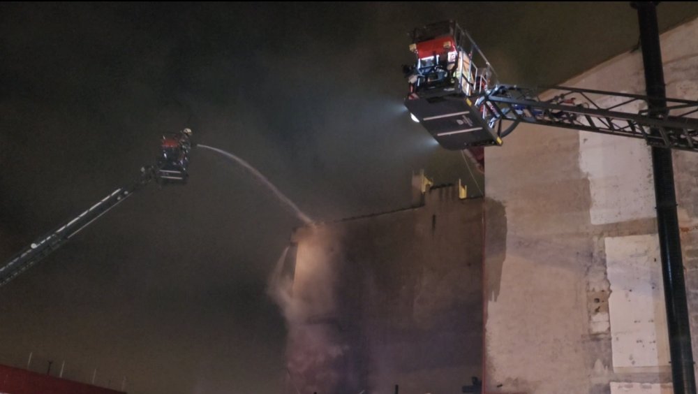 Üsküdar'da kafe alev alev yandı