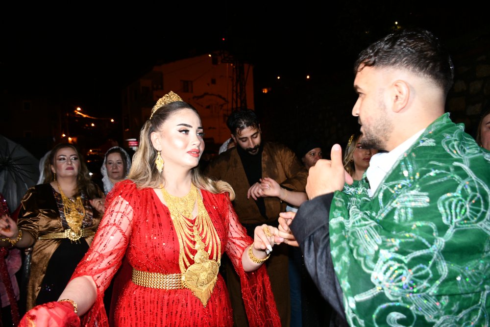 2 gün 2 gece süren aşiret düğünü: Gelin ile damada 2 milyon liralık takı