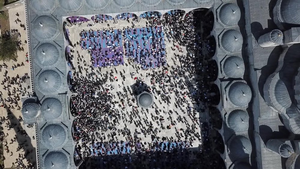 Ayasofya ve Sultanahmet Camii'nde cuma namazı yoğunluğu: Havadan böyle görüntülendi