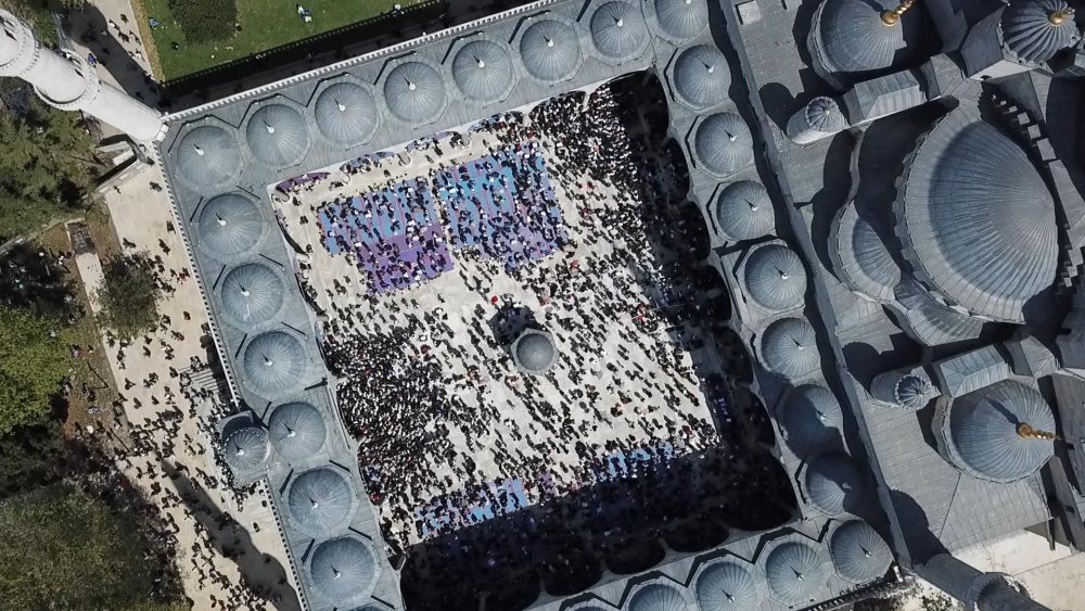 Ayasofya ve Sultanahmet Camii'nde cuma namazı yoğunluğu: Havadan böyle görüntülendi