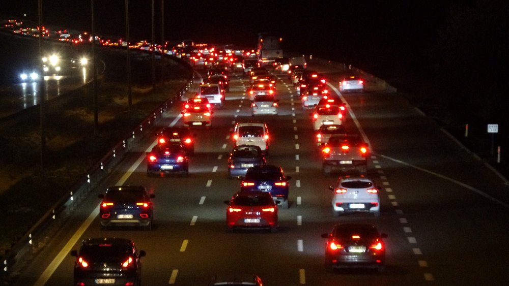 Bayram tatilcilerin dönüş çilesi başladı