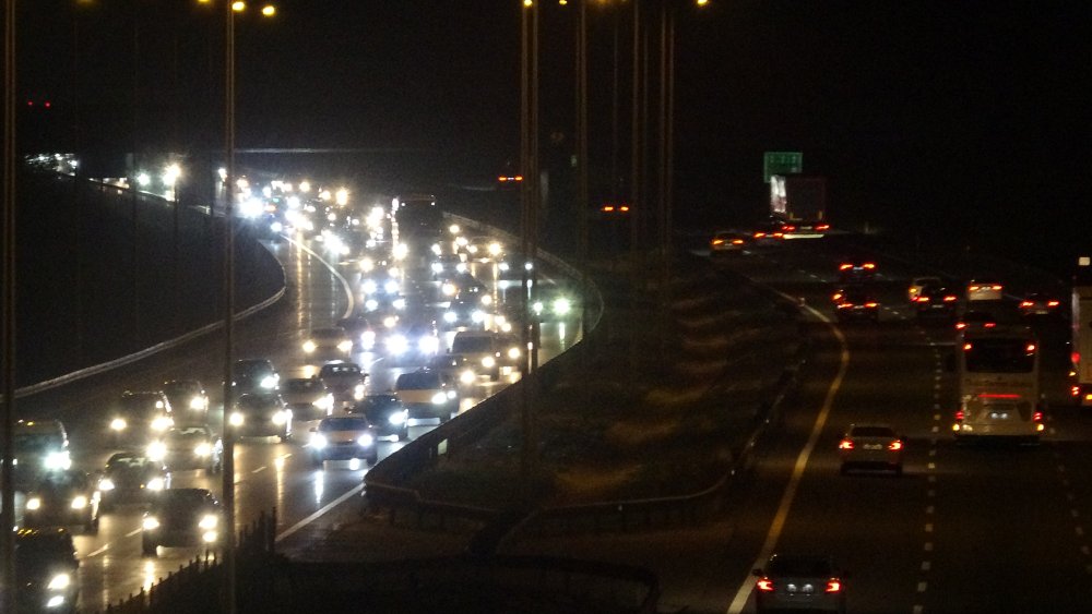 Bayram tatilcilerin dönüş çilesi başladı