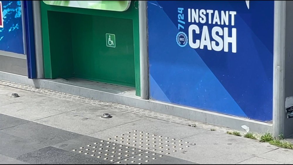 Yolda bulduğu 2 bin 50 Euro'yu sahibine teslim etti