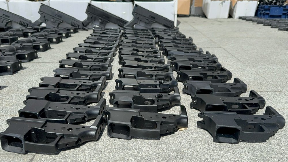 11 ilde operasyon: Ele geçirilenler emniyette sergilendi