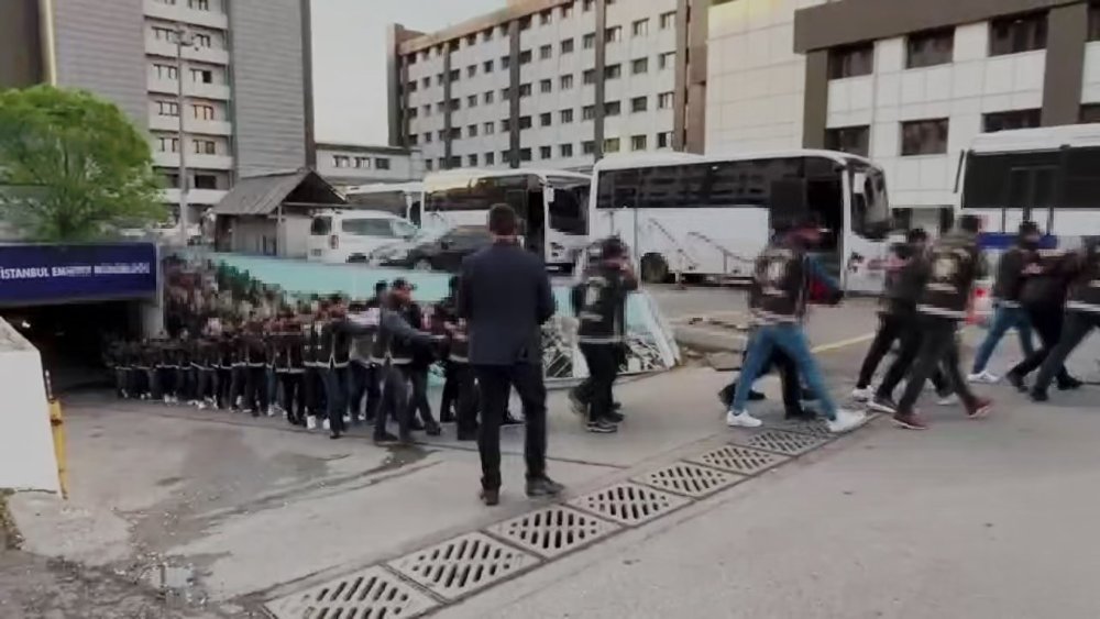 11 ilde operasyon: Ele geçirilenler emniyette sergilendi