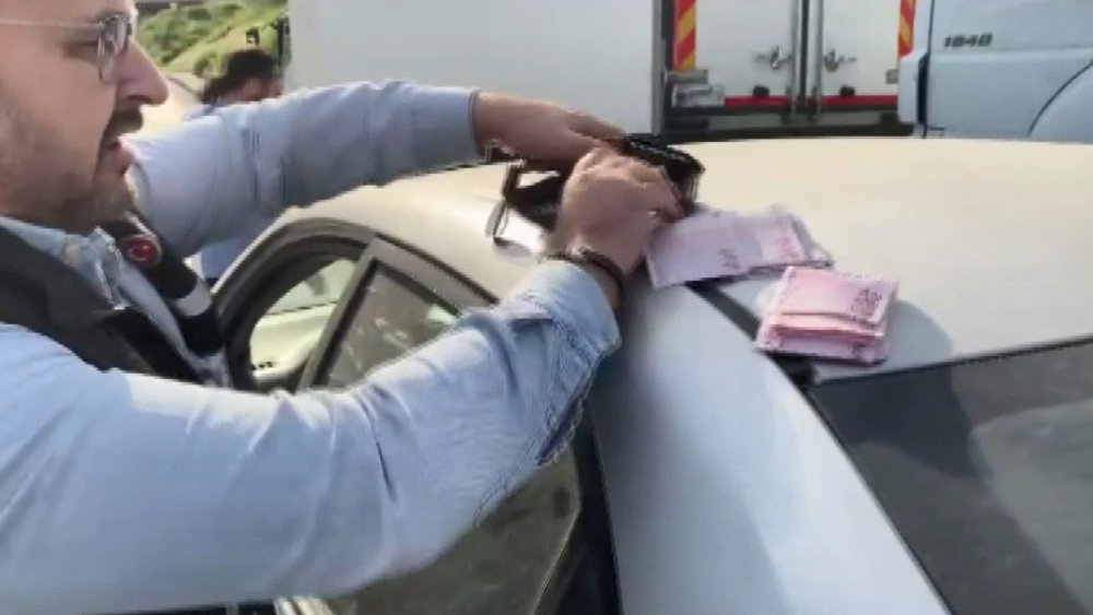 Vergi dairesinde rüşvet skandalı: Suçüstü yakalandılar