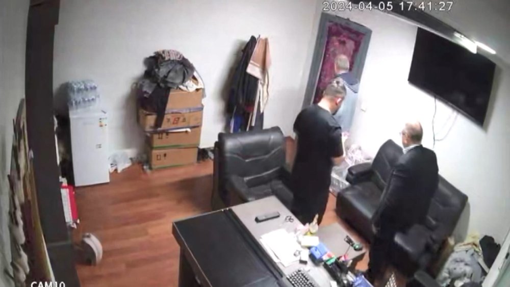 Vergi dairesinde rüşvet skandalı: Suçüstü yakalandılar