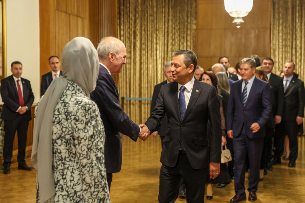 Özgür Özel yeni anayasa için müzakereye kapıyı kapatmadı: 'Erdoğan'ı dinlemeden...'