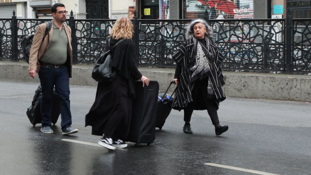 Taksim’de 1 Mayıs: Otellerde kalan turistler yürüyerek alandan ayrıldı