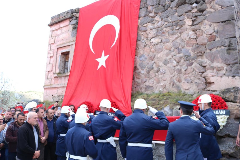 Şehit uzman çavuşa acı veda: Son yolculuğuna uğurlandı