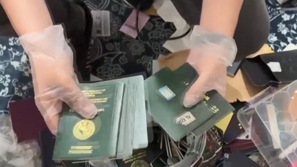 İstanbul'da sahte belge şebekesine operasyon: Yabancı uyruklu 4 kişi yakalandı