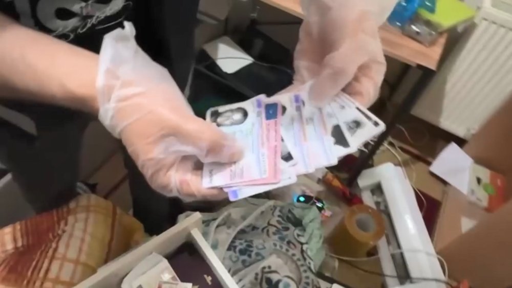 İstanbul'da sahte belge şebekesine operasyon: Yabancı uyruklu 4 kişi yakalandı